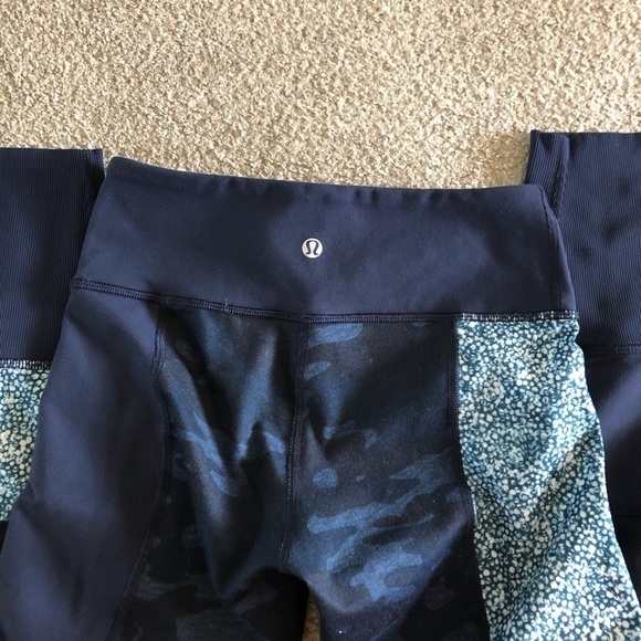 Lululemon blue mixed print full length leggings in size 4 - Picture 3 of 4